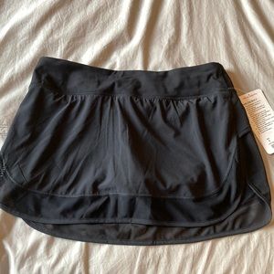 NWT Lululemon Hotty Hot Skirt. Size 8